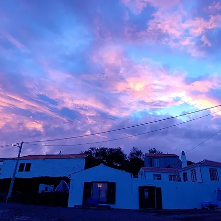 Casa Do Guardiao * Madalena (Azores)